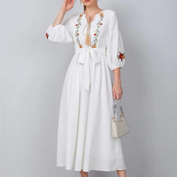 NWOT Beautiful white dress with embroidered/ tassel details- - Picture 4 of 4